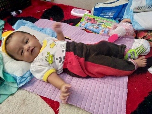 Bun anak saya usianya 3 bulan seminggu sekarang,, tp bn nya 5,7kg, cowok,, apakah itu normal????????