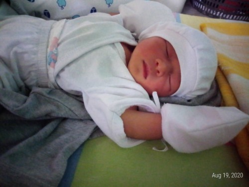 natural lang po ba na nalalapnos ang nipple nagpapadede second day palang po ni baby