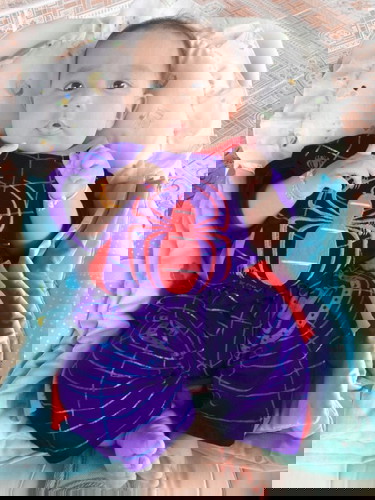 น้อง 4 เดือนค้ะแต่น้ำหนัก 8 กิโลครึ่ง มากไปเหรอค้ะ หมอบอกน้องน้ำหนักเยอะไปหน่อย น้องกินนมแม่ค่ะ