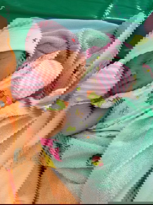 น้องไอรินค้า คลอดเอง12ส.ค เวลา12:50 ได้8วันเเล้วค่า เเรกเกิด3,025ปัจจุบัน3,200เเล้วค่า