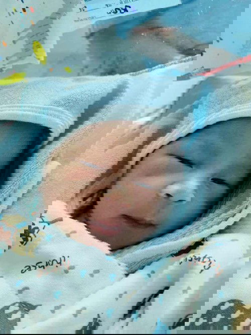 เดือนสิงหาคม คลอดแล้วครับ