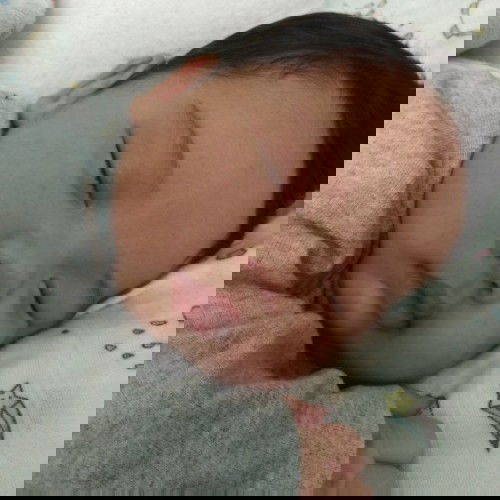 ลูกไม่ถ่ายกี่วันถึงอันตรายตอนนี้ลูก1เดือน21วัน ไม่ถ่ายวันนึงแล้วน้องทานนมแม่กินอิ่มนอนหลับปกติค่ะ