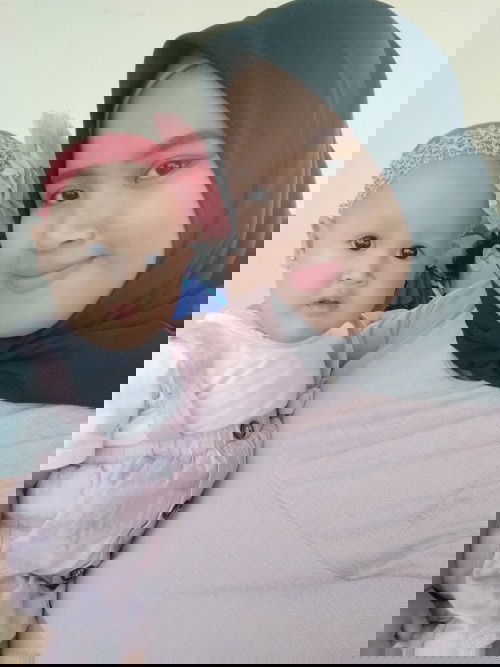 Ada yang tau cara menghilangkan putih2 diujung mata baby q nggk y?