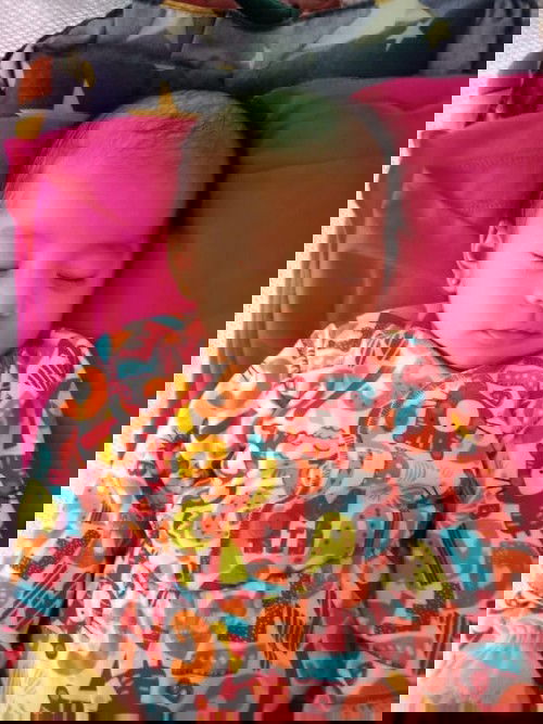 baby 2 bulan kna kolik