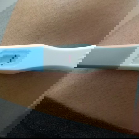 ตรวจครรภ์เมื่อคืนทิ้งไว้มาดูตอนเช้าขึ้นสองขีด