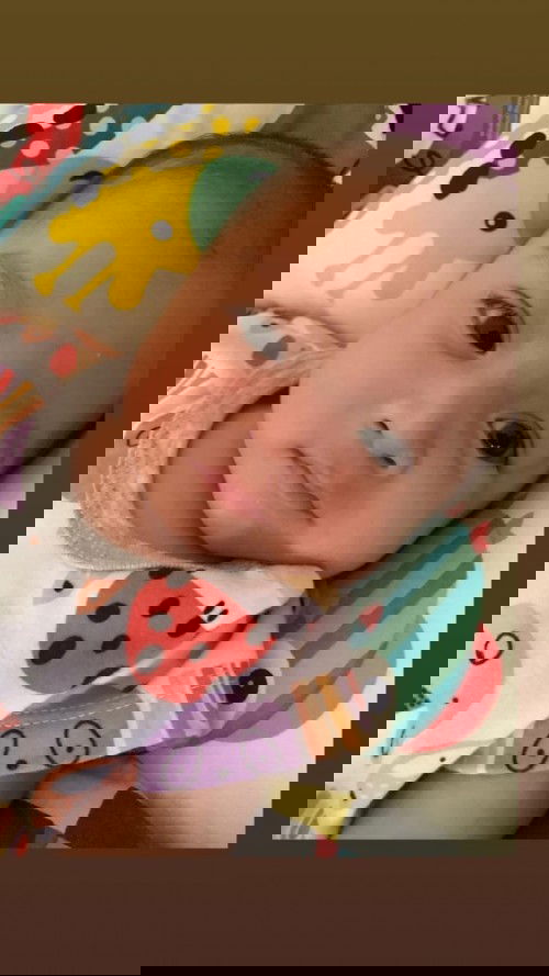 Bayi usia 2 bulan hihi