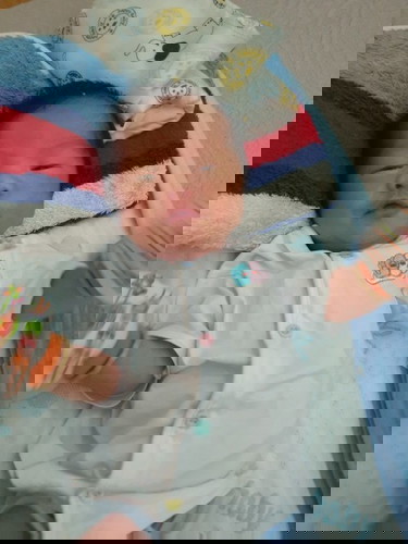 Các mom ơi cho e hỏi tý ah
Con e đc 18ngày mà ngủ vơ tay vơ chân hay giực minh ngủ không đc sâu giấc