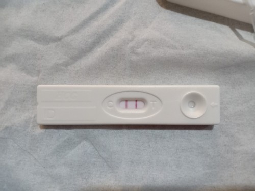 มีอาการแปลกๆ เหมือนแพ้ท้อง เป็นมาประมาณอาทิตย์กว่า ประจำเดือนขาดเดือนกว่าๆ