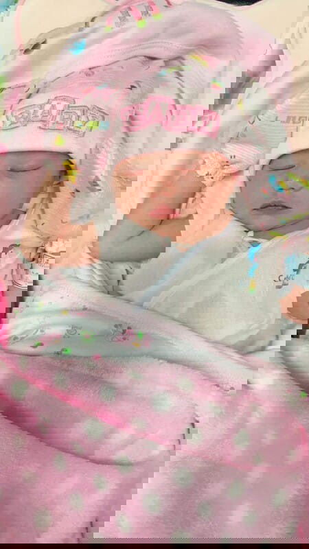 น้องเกินวันจันทร์ช่วยตั้งชื่อให้น้องหน่อยค่ะแบบไม่ม่สระมีแต่ไม้หันอากาศค่ะ