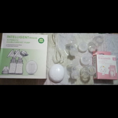 electric breastpump and storage bag