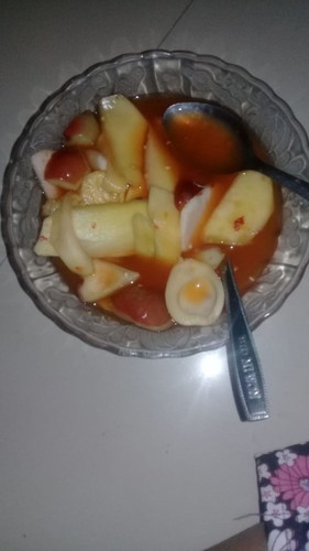 hey mom saya mau tanya kalo lagi hamil muda boleh gak si makan buah semangka trus minum yg asem"