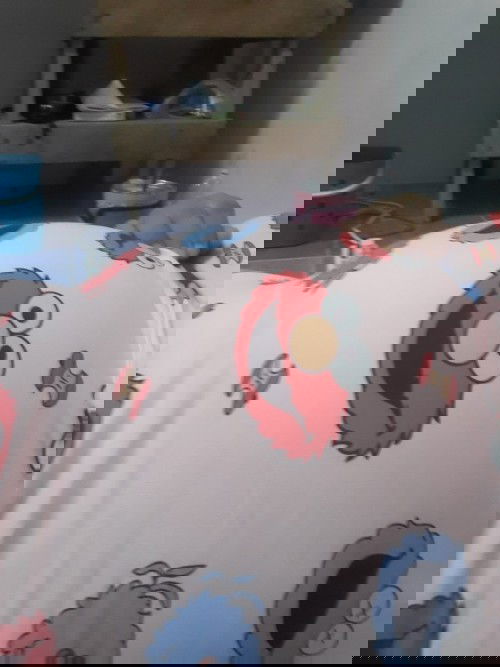 อยากถามว่าน้องดิ้นกันตอนกี่เดือนบ้างค่ะแม่ๆ