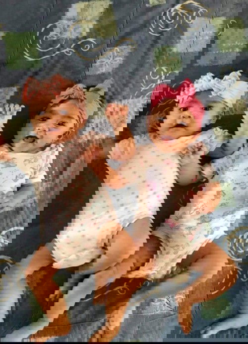 LOOKING OUTFITS FOR TWIN