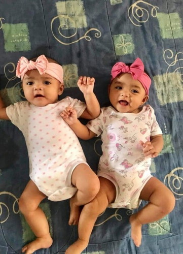 LOOKING OUTFITS FOR TWIN