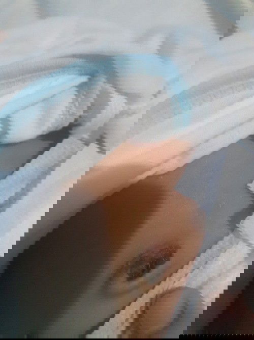 ask lang po if okay lang po ba pusod ni baby?