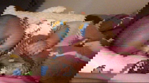 bayi 4 bulan tidur miring