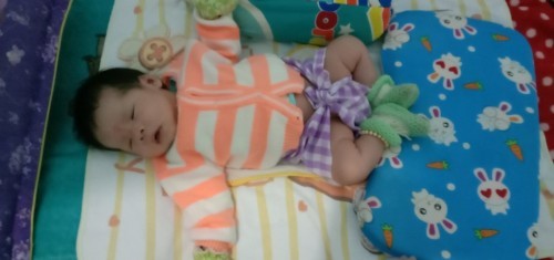 Bé nhà em cả ngày cứ há miệng như này suốt. Em sợ bé bị hô quá các mom
Bé các m có vậy k ạ?