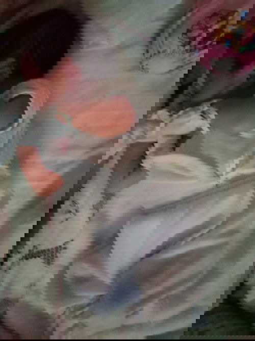 Nakatagilid matulog si baby