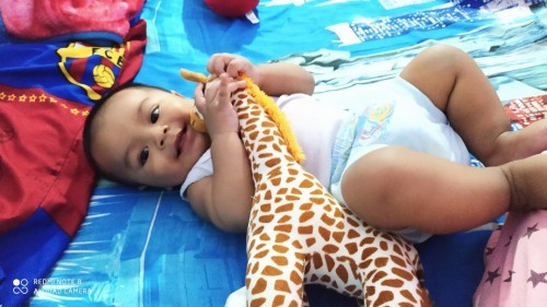 Bayi tumbuh gigi