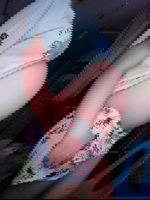 36weeks@5days. Sakto lng po ba anlaki ng tyan ko at mababa. Na po ba..oct 19 po due date ko.??