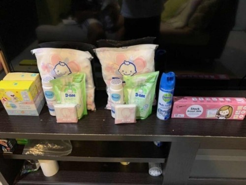 เเจกของใช้ลูกสาว