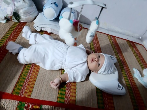 Oliver được 1 tháng 25 ngày.