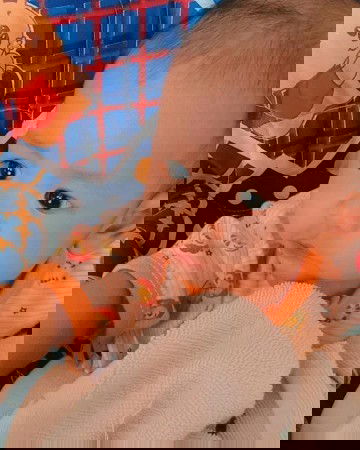 ทำยังไงกับการโดนแม่บังคับให้ป้อนกล้วยลูก