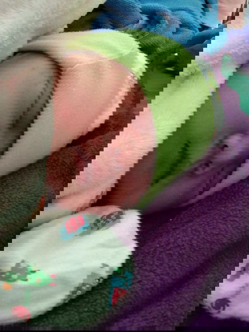 เเตกเเล้วน่ะค่ะเเม่ๆทุกคน🥰