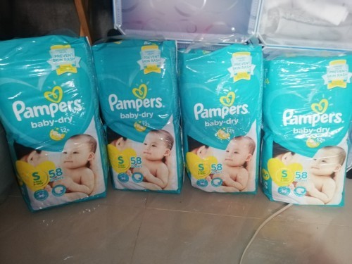 Napadami po bili q ng diaper ang bilis lumaki ni baby! Baka po may gusto sa inyo na bilhin.salamat!
