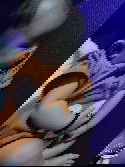 Các cô thấy con dễ thương ko nek.có cô nào xia vía con ko nè con bú ngoan con ngu ngon lam cac cô à.Con dc 2thang