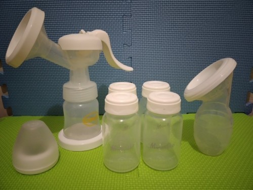 Enfant Manual Breast Pump with free Silicon catcher and BM bottle storage