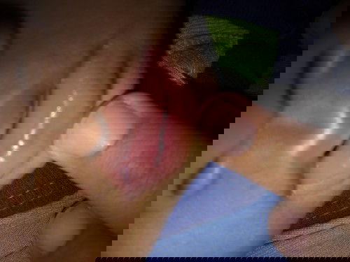 Bibir tengah berwarna biru