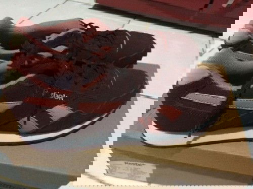 Sepatu Reebok