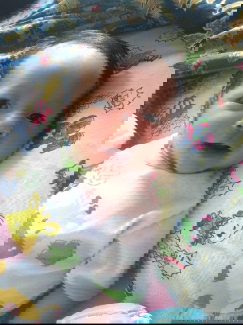 Mata bayi kecil sebelah