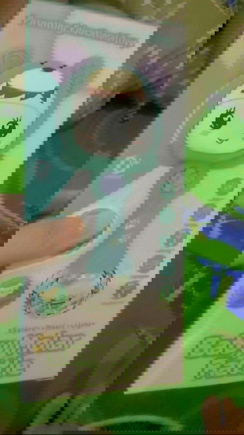 Adek dikasih mainan malah nangis n takut 😨