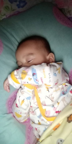 bayi makan es cream