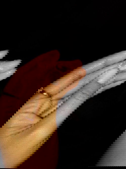 Keluar seperti lendir .