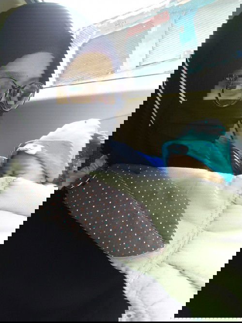 JANGAN DI GENDONG! NANTI BAU TANGAN