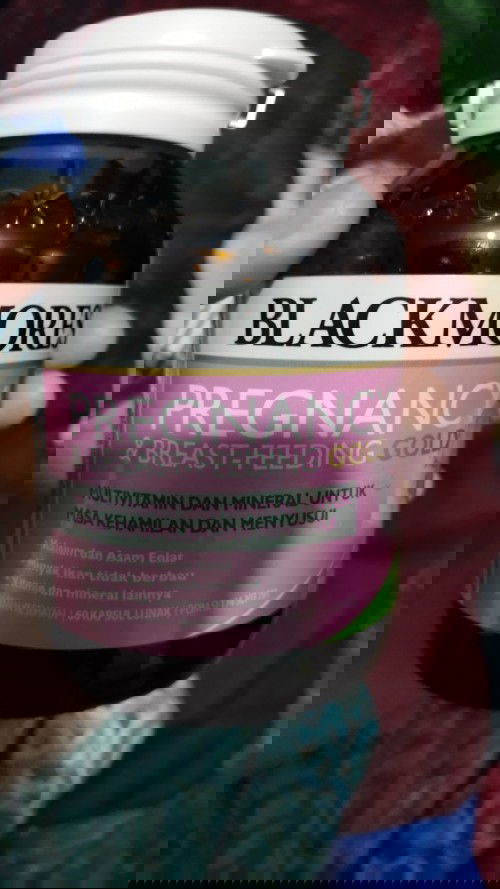 Minum vitamin saat hamil