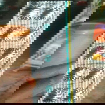 Bun,sya di ksh bidan vit ni
Atran mkn nya 3×1 kta bidan
Tp sya cek gogle dosis mkn ny 1×1.
Jd bngung