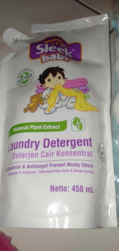 Mencuci baju bayi