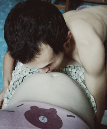คุณพ่อเห่อลูกมาก ไม่ยอมห่างเลยคะ
