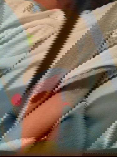 Ada gak sich yang pernah mengalami seperti ini sama dede bayi nya bantu sharing dong mom