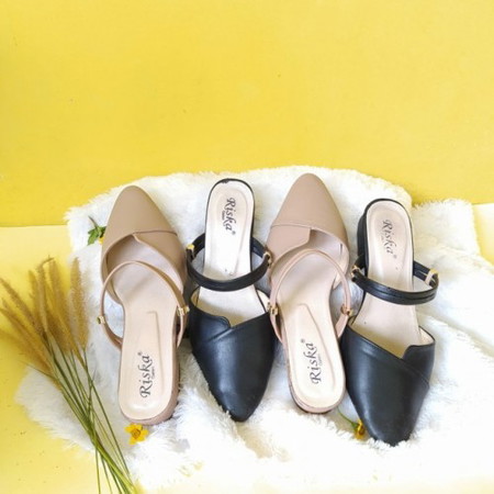 Jual beli sepatu
