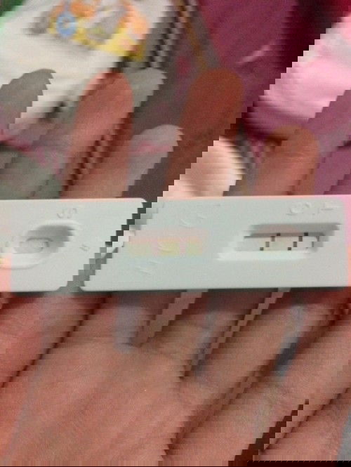 ที่ตรวจครรภ์ตัวทีเข้มตัวซีจาง