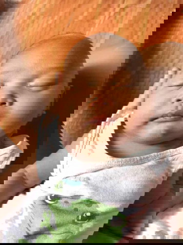 1เดือน22วัน อยากให้ลูกดูดขวดนม