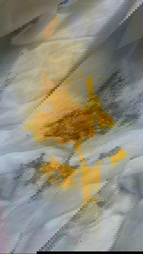 Con e cứ bú mẹ đc 1 lúc là đi ngoài phân vàng lỏng có dịch nhầy nữa. Hiện tượng này là bth hả các m?