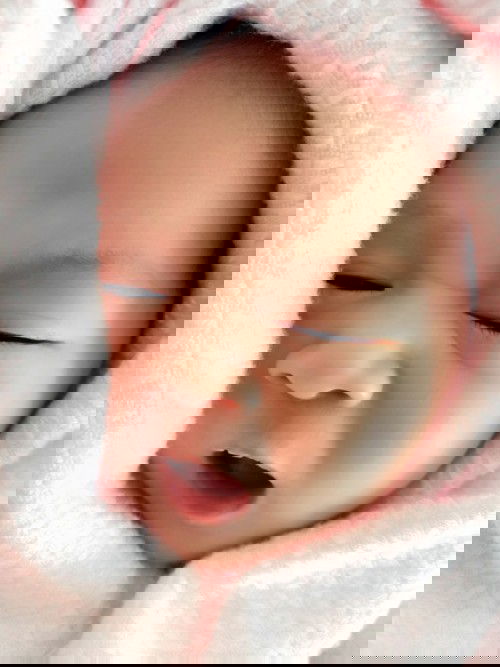 วันนี้หนูน้อยของแม่อายุได้11วันแล้วค่ะ (หนูกินนมแม่อย่างเดียว)ลูกน้อยของคุณแม่ๆมีอายุเท่าไหร่แล้วค๊ะ