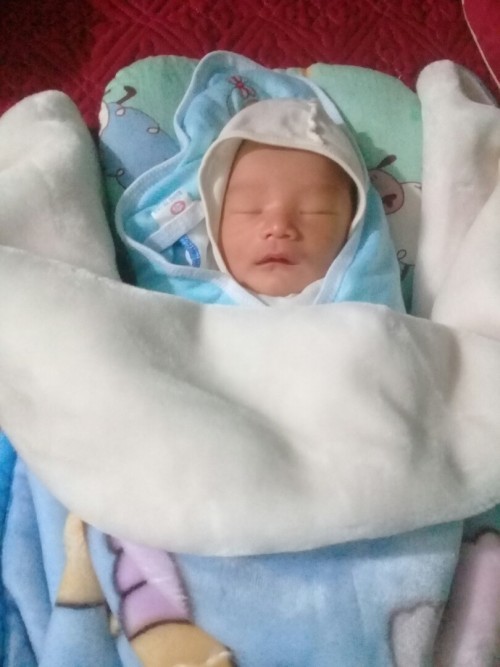 M.n ơi em vừa sinh bé gái chưa biết đặt tên cho con là gì??