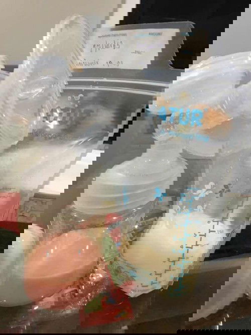 ปั๊มนมออกมาเป็นสีชมพู ต้องทำยังไงดีค่ะ